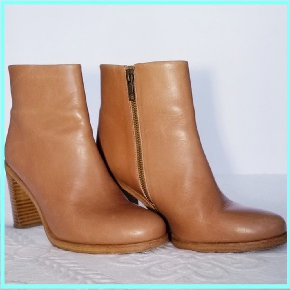 🌺HP🌺A.P.C. Light Tan Ankle Boots SZ 7/37.5